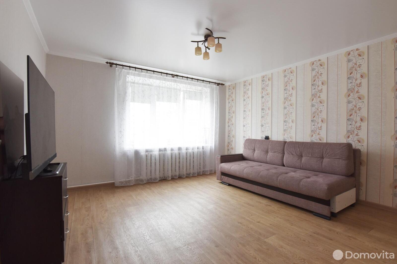 Купить 1-комнатную квартиру в Дзержинске, ул. Карла Маркса, д. 15, 35000 USD, код: 1006674 - фото 1