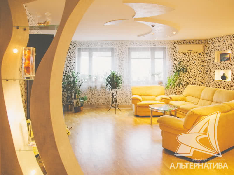 Продажа 4-комнатной квартиры в Бресте, ул. Халтурина, 122300 USD, код: 691050 - фото 1