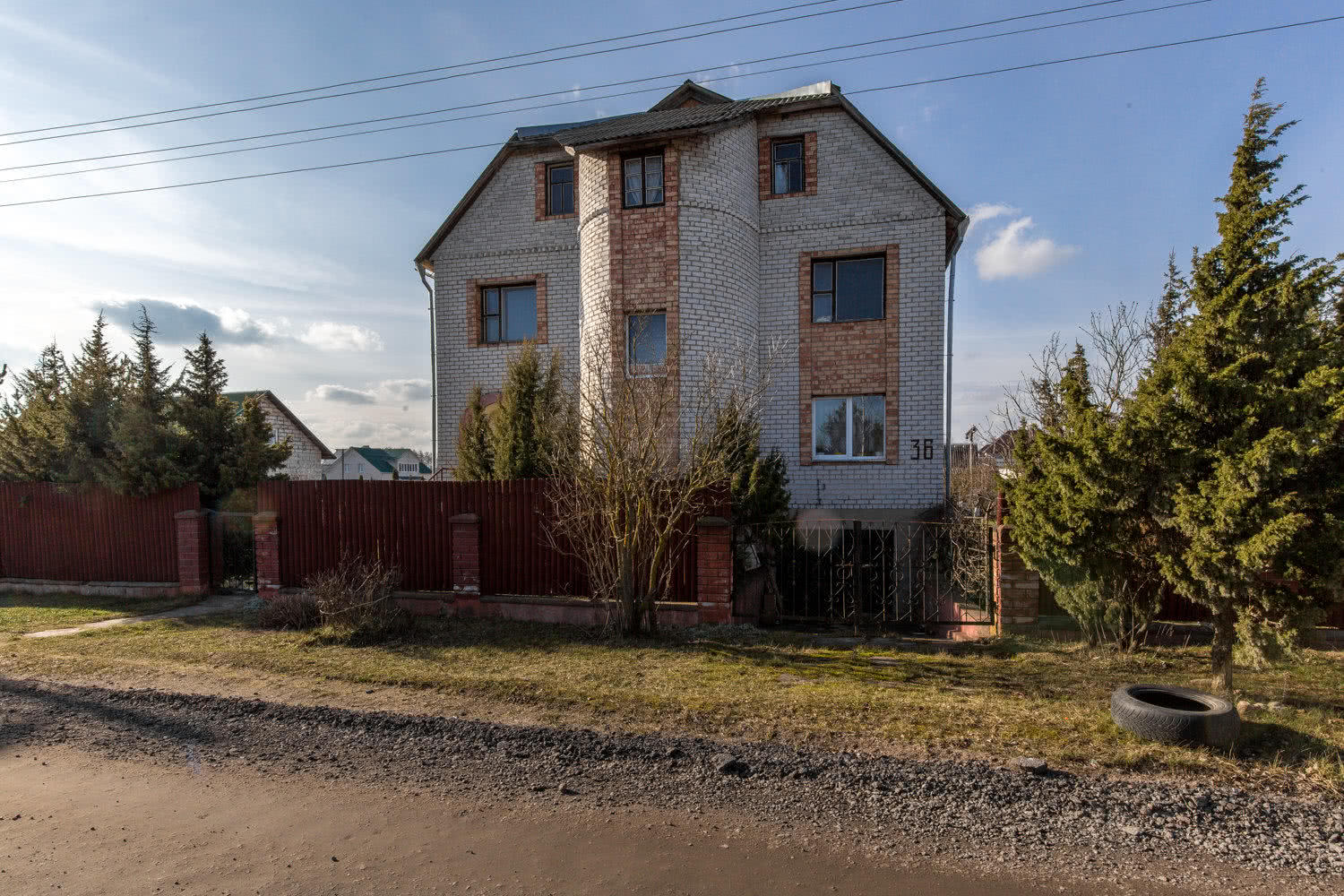 Продать 3-этажный дом в Сморгони, Гродненская область ул. Молодёжная, 54900USD - фото 1
