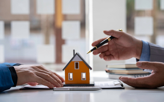 В Минске отменяют приватизацию квартир из-за долга в 98 копеек. Что происходит?