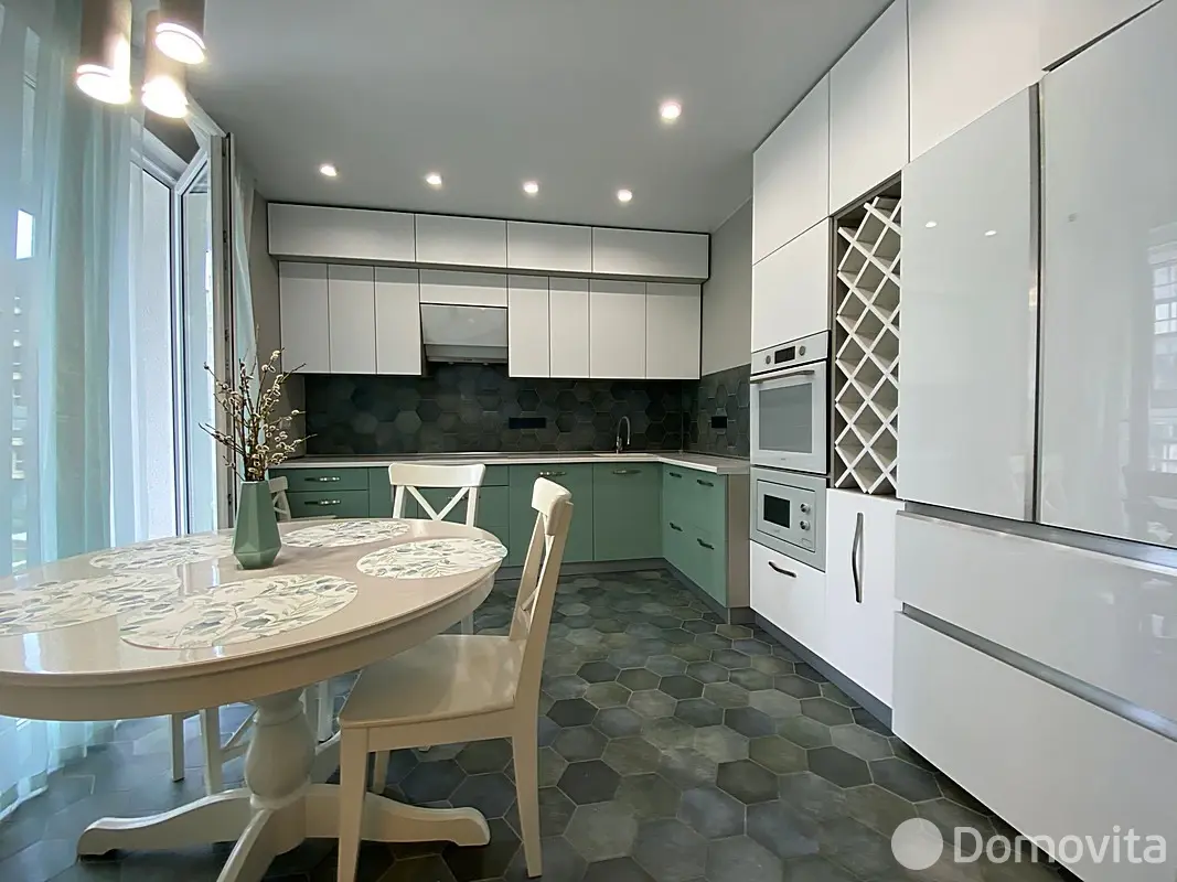 Купить 4-комнатную квартиру в Ратомке, ул. Морской Риф, д. 1/1, 239900 USD, код: 1118922 - фото 1