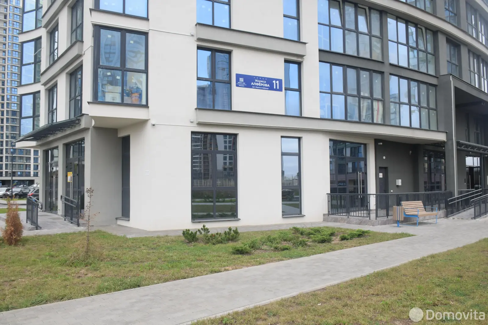 Помещение под сферу услуг в Минске, ул. Жореса Алфёрова, д. 11, код 2897 - фото 1