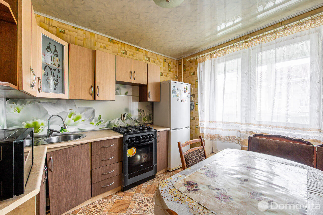 Купить 2-комнатную квартиру в Дзержинске, ул. Пушкина, д. 5, 53000 USD, код: 994737 - фото 1