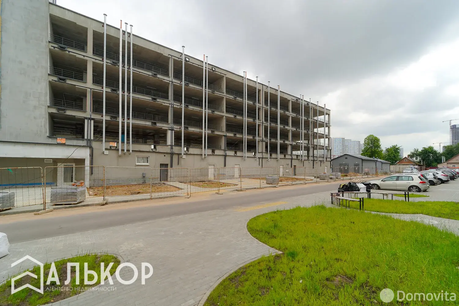 Продажа машиноместа в Минске, ул. Жуковского, д. 14, код 8875 - фото 1