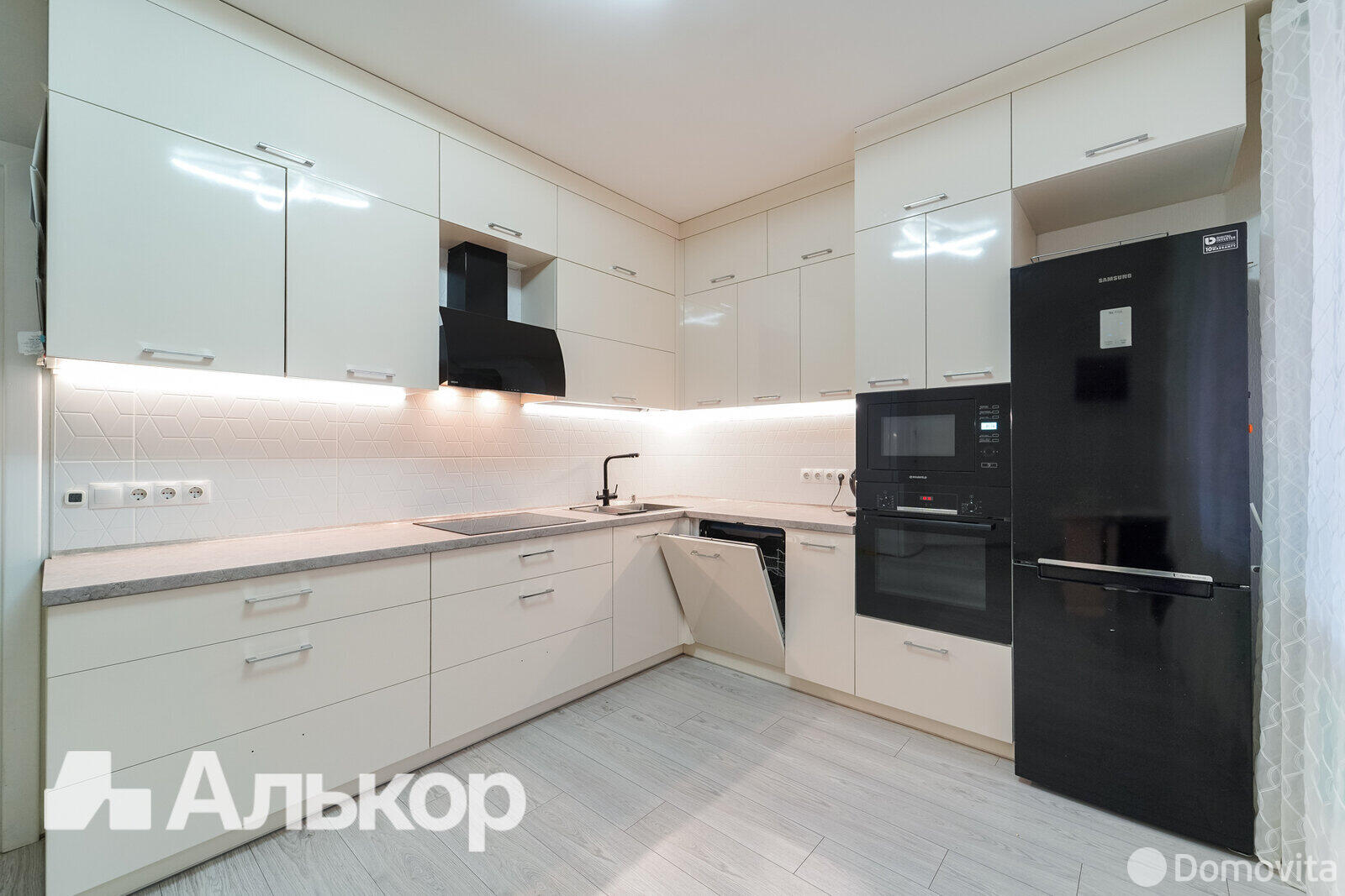 Купить 3-комнатную квартиру в Минске, ул. Виктора Турова, д. 3, 129900 USD, код: 1108414 - фото 1