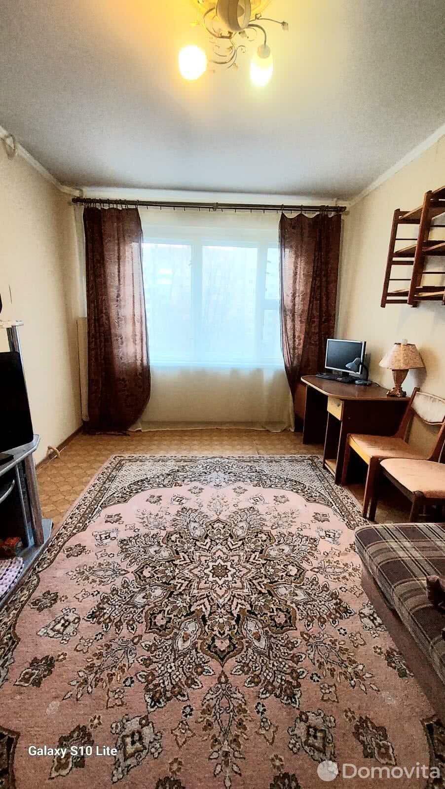 Купить 3-комнатную квартиру в Минске, пр-т Газеты Звязда, д. 8, 78000 USD, код: 1006656 - фото 1