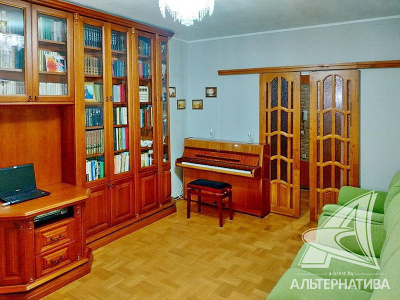 Купить 4-комнатную квартиру в Бресте, ул. Суворова, 75000 USD, код: 717662 - фото 1
