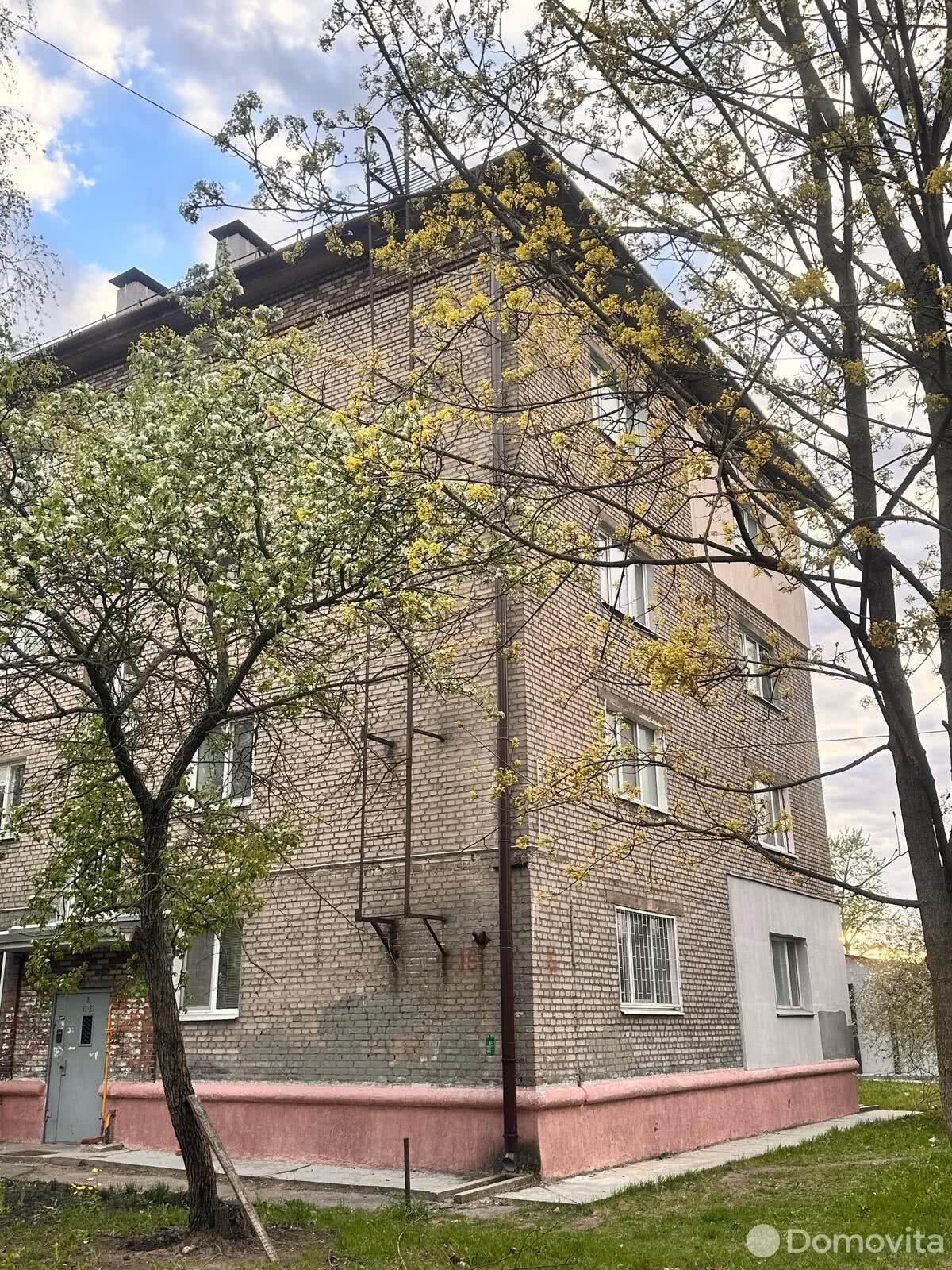 Купить 2-комнатную квартиру в Борисове, ул. Чапаева, д. 16, 28000 USD, код: 997552 - фото 1