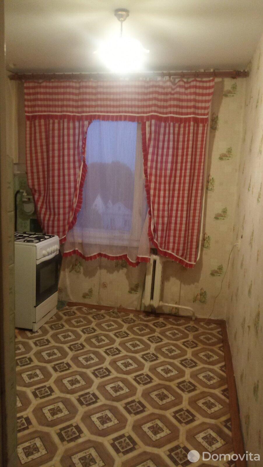 Купить 4-комнатную квартиру в Слуцке, ул. Ленина, д. 31, 27000 USD, код: 926652 - фото 1