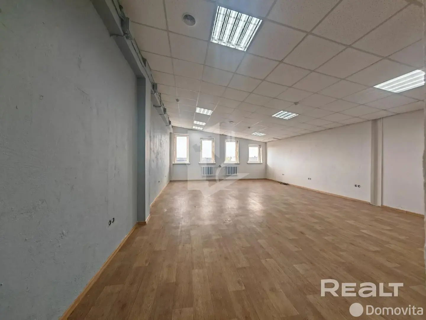 Помещение под сферу услуг в Минске, ул. Монтажников, д. 9, код 4207 - фото 1
