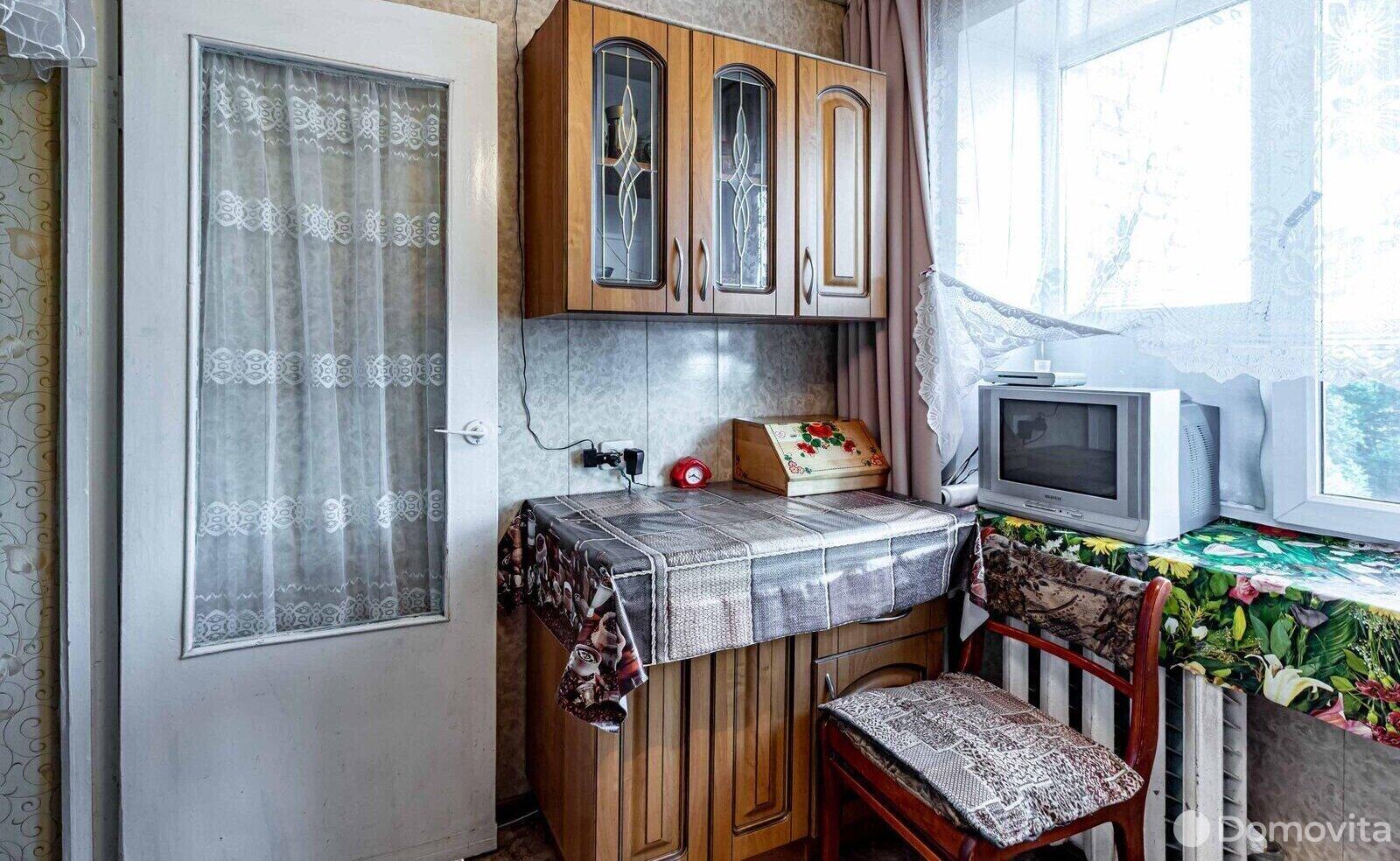 Купить 1-комнатную квартиру в Заславле, м-н Микрорайон 1, д. 18, 35000 USD, код: 988830 - фото 2