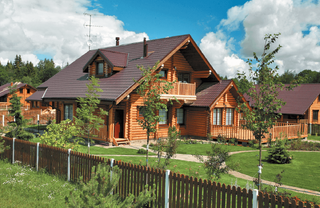 7 000 заброшенных домов получили новую жизнь в 2025 году. Сколько из них продали за 1 базовую?