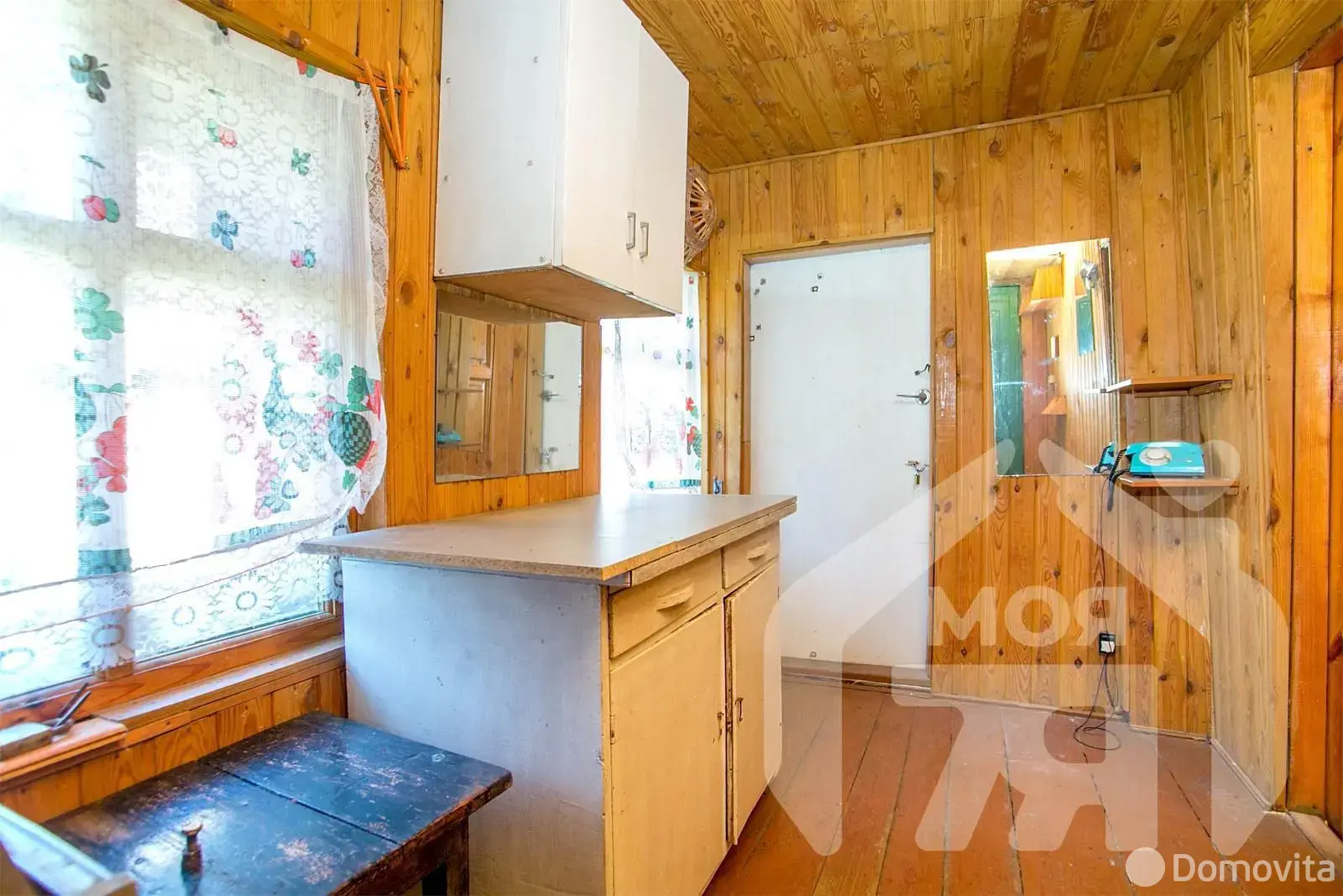 дом, Мокрица, 