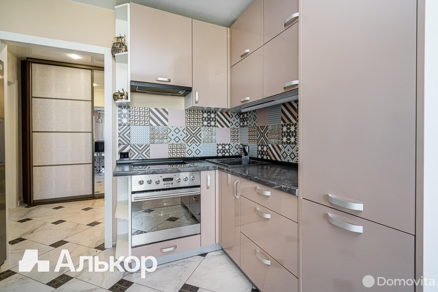 квартира, Минск, ул. Шугаева, д. 3/3, стоимость продажи 390 832 р.