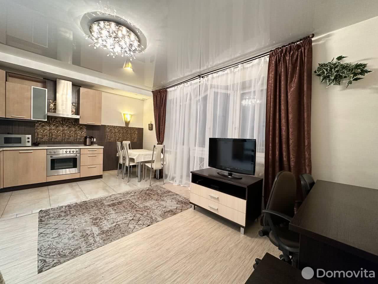 Снять 3-комнатную квартиру в Минске, ул. Немига, д. 42, 700USD, код 139592 - фото 1