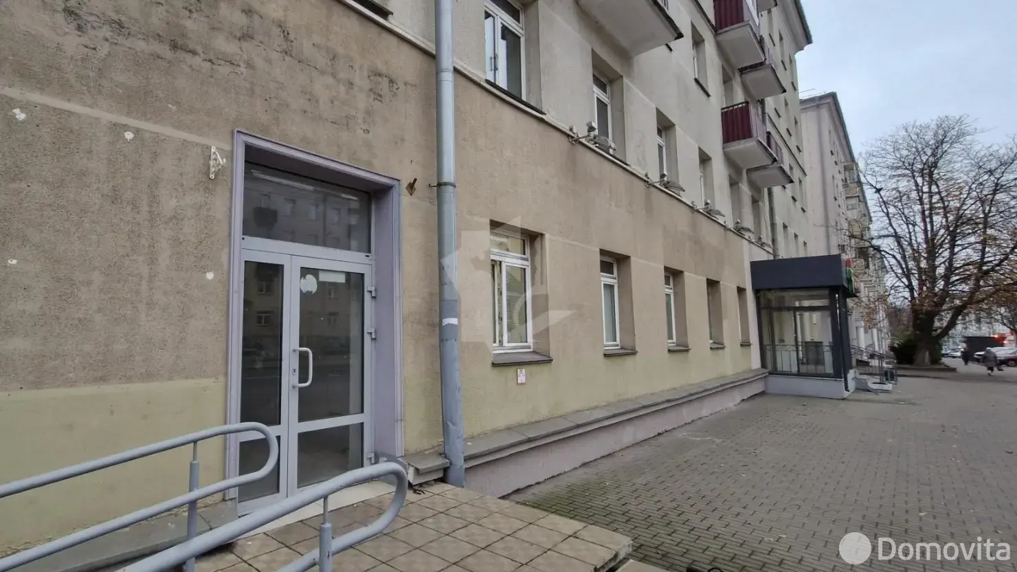 Помещение под сферу услуг в Минске, ул. Долгобродская, д. 8, код 3556 - фото 1