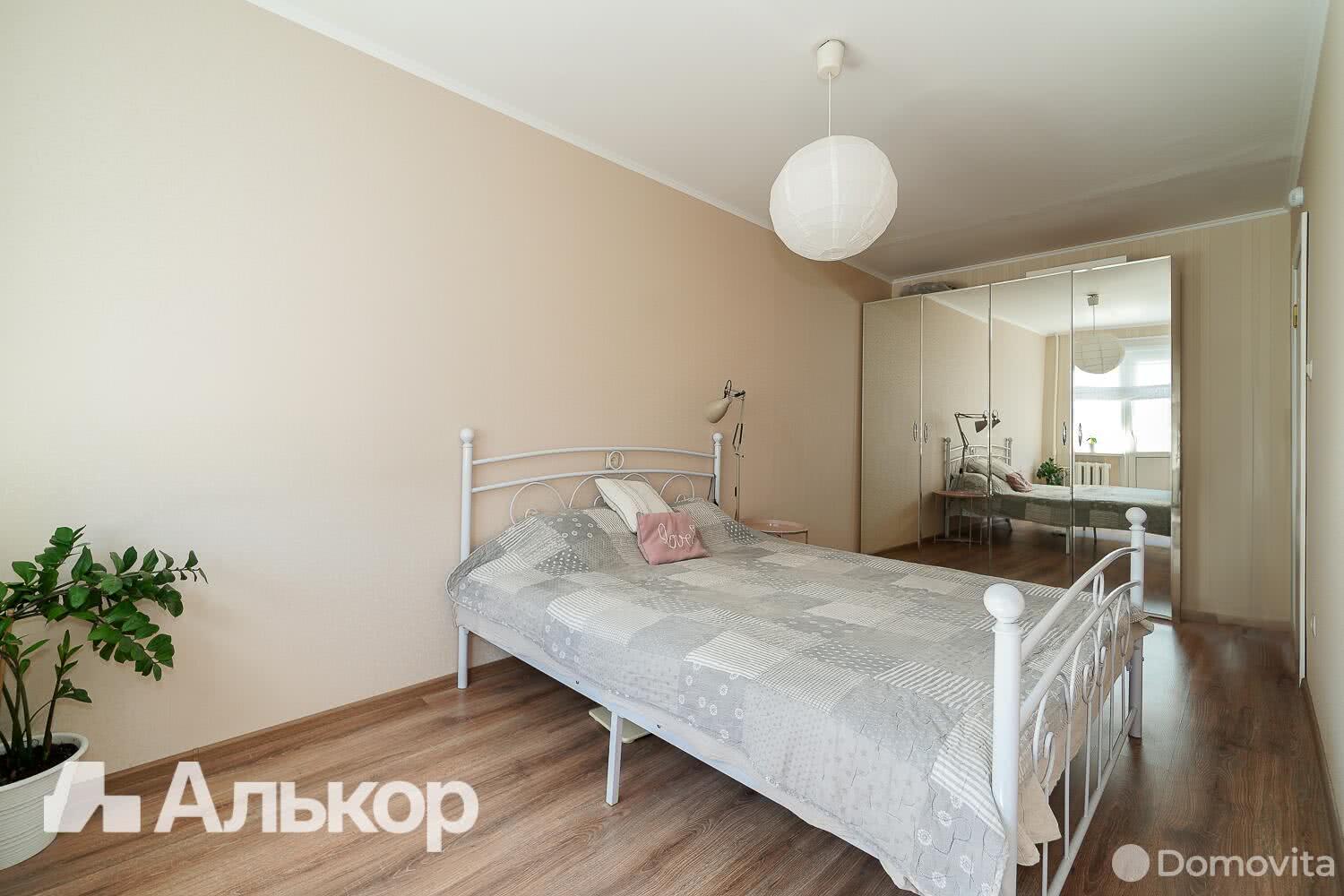 Купить 2-комнатную квартиру в Минске, ул. Якуба Коласа, д. 52, 70000 USD, код: 1022851 - фото 1