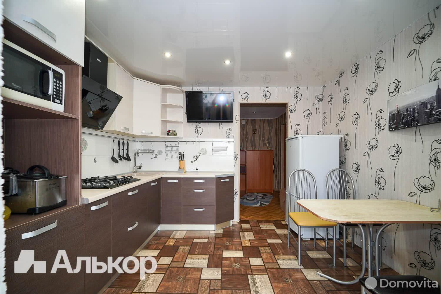 Продажа 3-комнатной квартиры в Минске, ул. Космонавтов, д. 34, 96900 USD, код: 998379 - фото 2